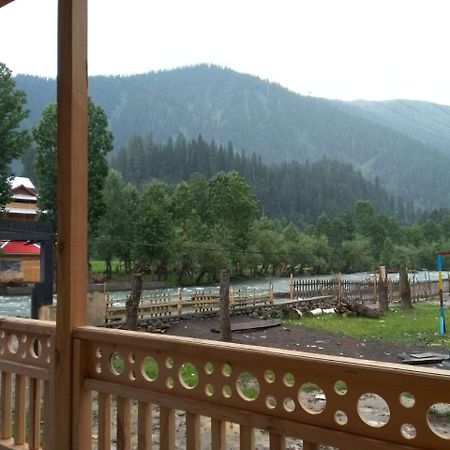 Riverbank Hotel Taobut Neelum Valley Azad Kashmir Taobat Exterior foto